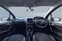 
										Peugeot 208 1.2L full									