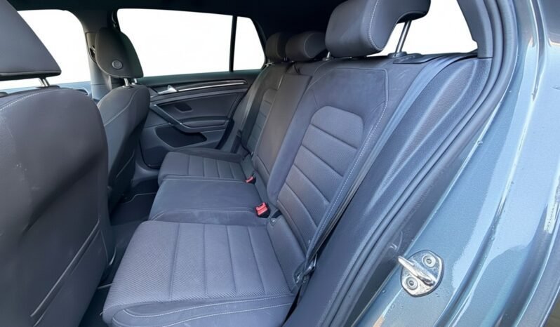 
								Volkswagen Golf R 2.0 Petrol full									