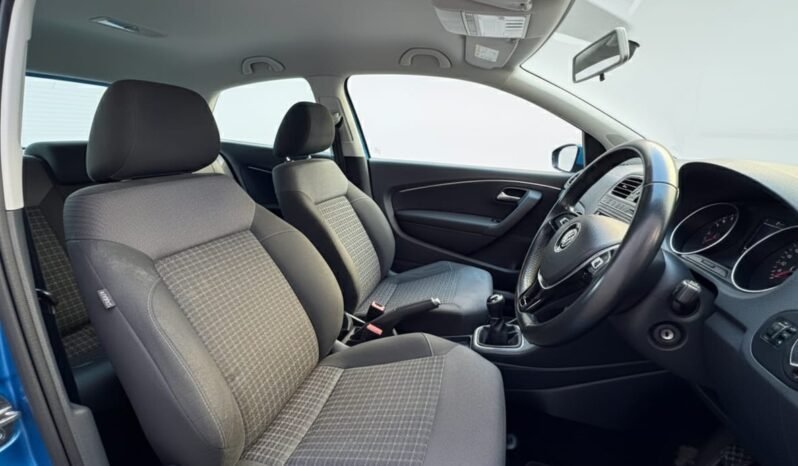 
								Volkswagen Polo 1.0L Manual full									